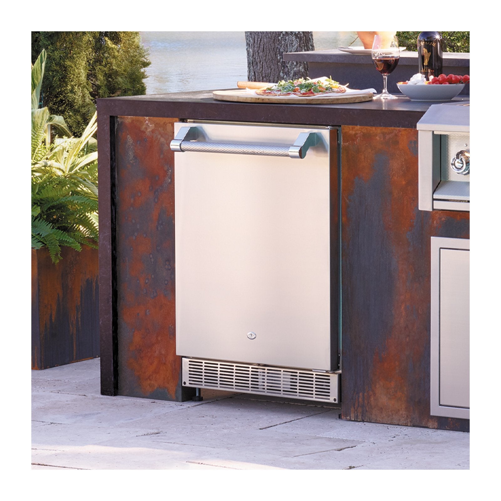 Hestan ASPIRE Outdoor 24" Refrigerator Solid Reversible Door Lock product detail